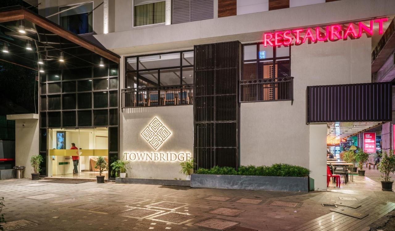 Townbridge Hotels & Suites Kochi Exterior foto