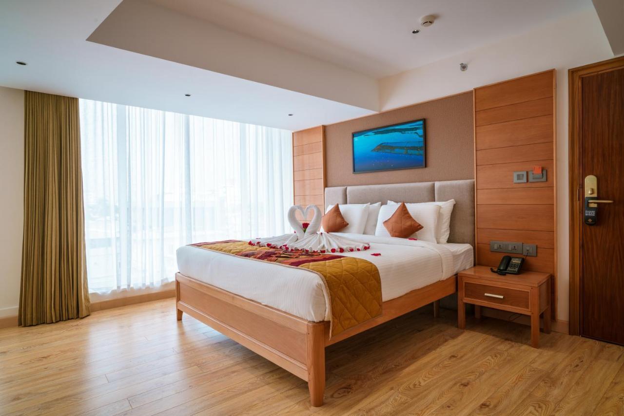 Townbridge Hotels & Suites Kochi Exterior foto