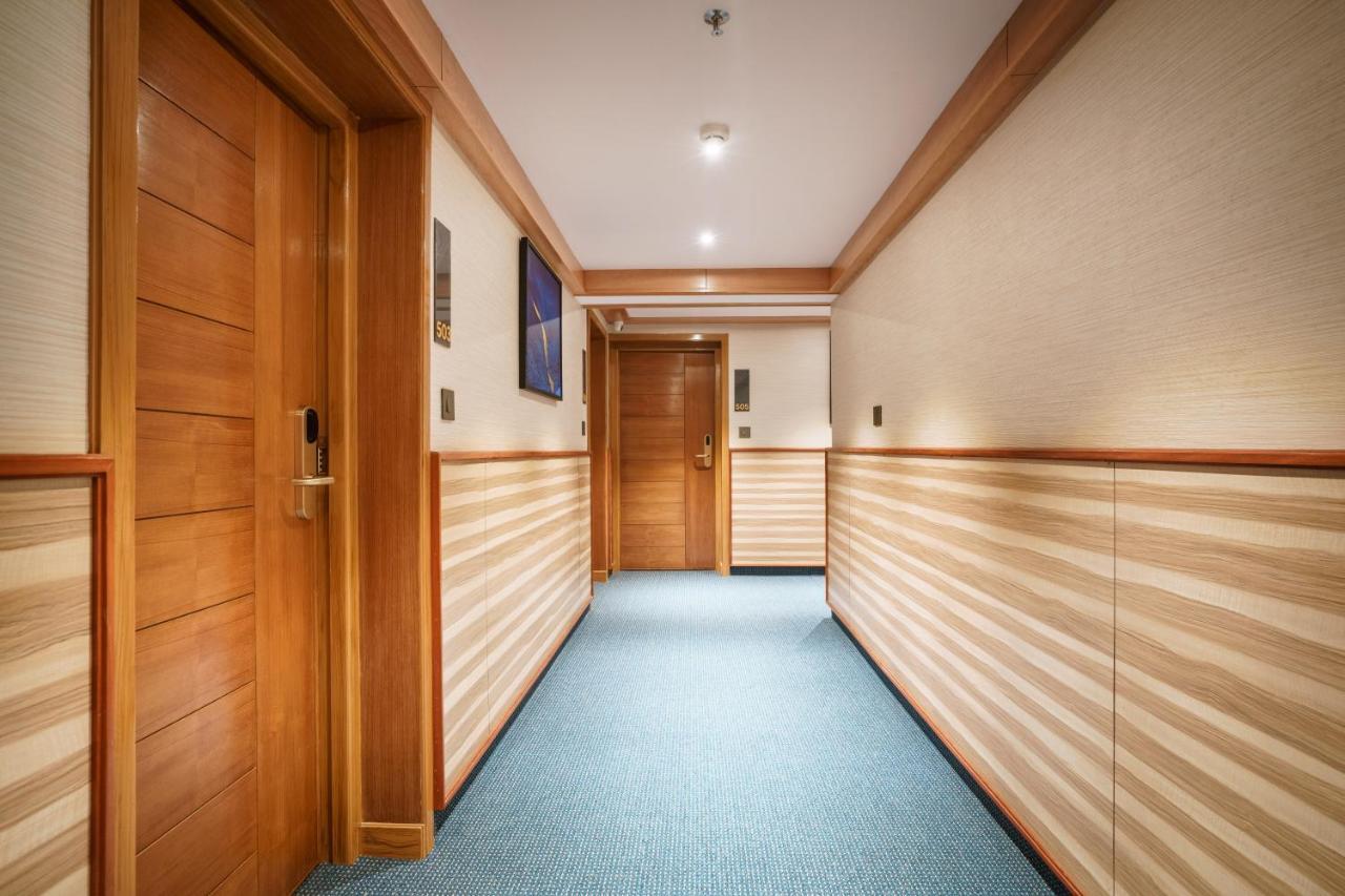 Townbridge Hotels & Suites Kochi Exterior foto