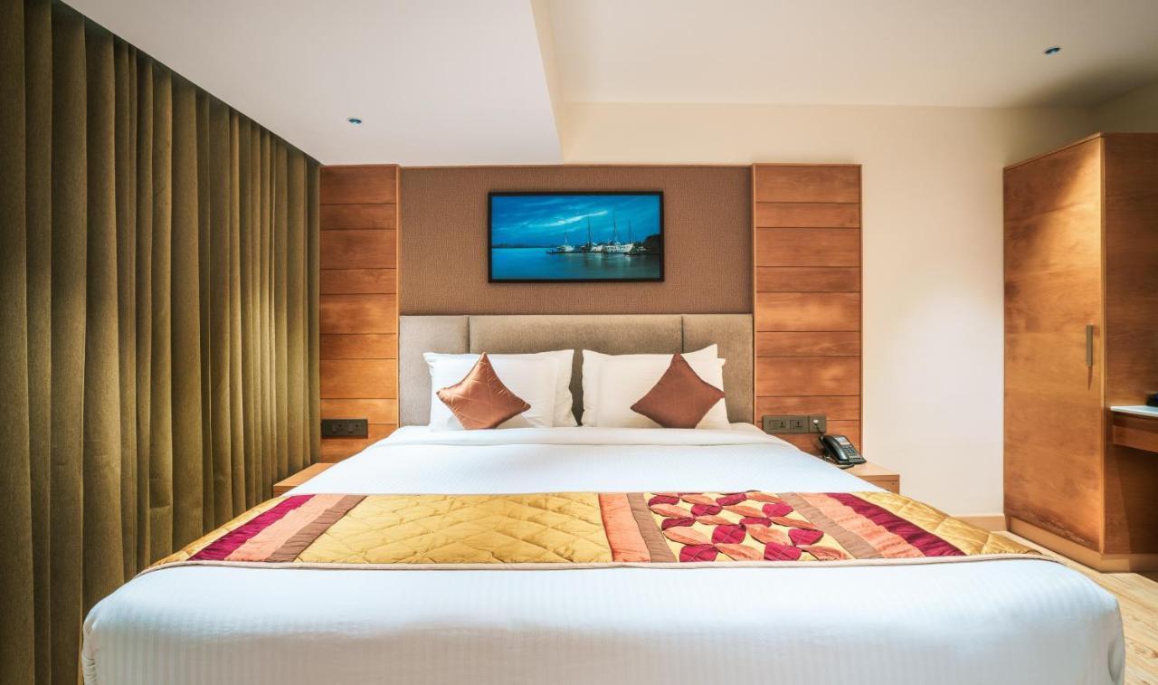 Townbridge Hotels & Suites Kochi Exterior foto