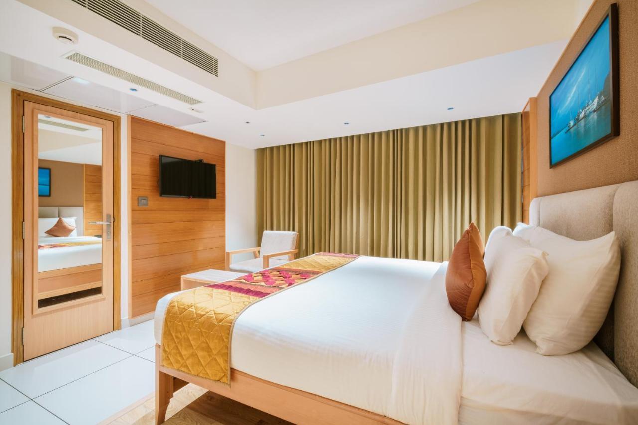 Townbridge Hotels & Suites Kochi Exterior foto